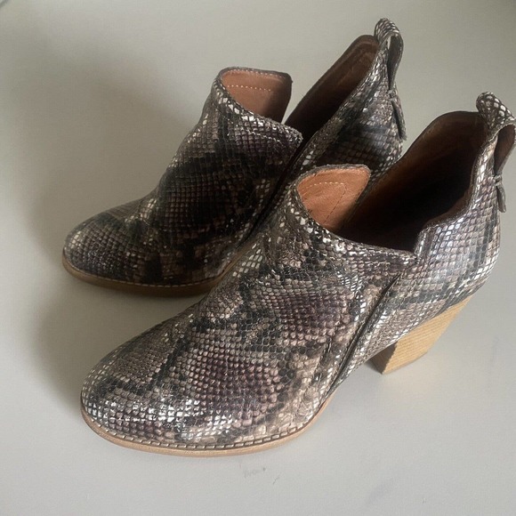 Jeffrey Campbell Rosalee Snake Leather Bootie Ankle Boot Round Toe Pytho… - Picture 4 of 8